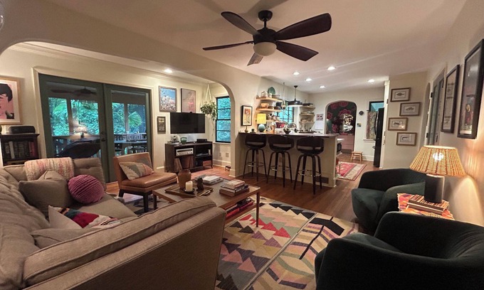 Athens House | UGA Gameday House: Tailgate + walk to Sanford Stadium - 4BR/3.5 bath in 5 Points