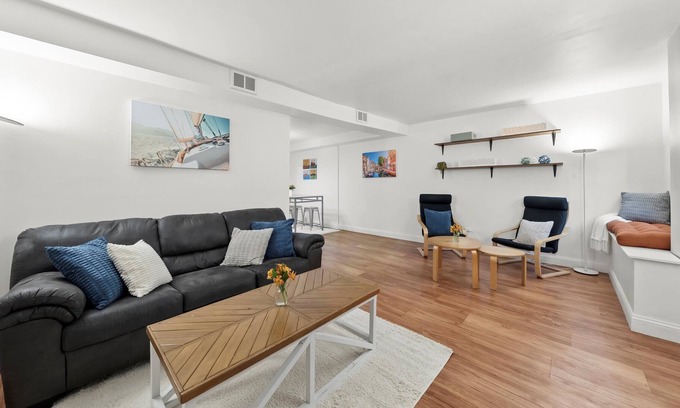 Tri-Taylor Apartment | Top-Rated UIC/Little Italy 1 Bed Apt with Free Parking