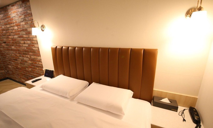 Uiwang Hotel | Eco-Friendly Comfort at Uiwang Hotel 25 with Breakfast