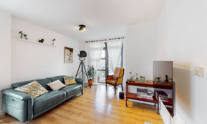 Shadwell Apartment | Modern 2-Bedroom Flat in Shadwell with Breakfast Included