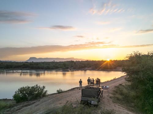 Thorny Bush Game Reserve Villa | Experience Ukanyi Villa: 4-Star Oceanfront Bliss