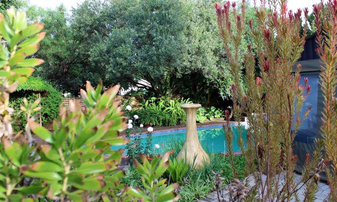 Klerksdorp House | Highly Rated Ukarimu Guest House with Pool and Breakfast