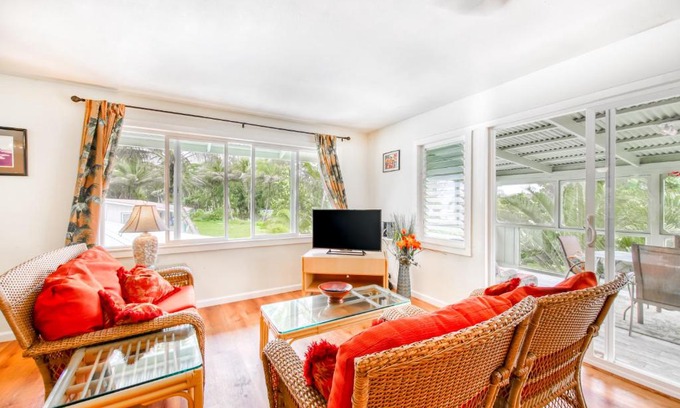 Keaau House | Discover Uli Kai Paradise: Family-Friendly Retreat with Hot Tub