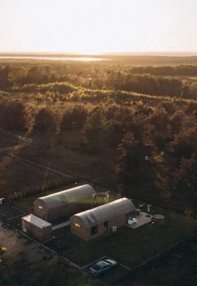 Sarbsk Villa | Discover Ulinia Harmony Hill: Pet-Friendly Retreat with Hot Tub