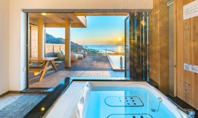 Hupo-ri House | Eco-Friendly Uljin Beatrice Pool Villa with Hot Tub & Kitchen
