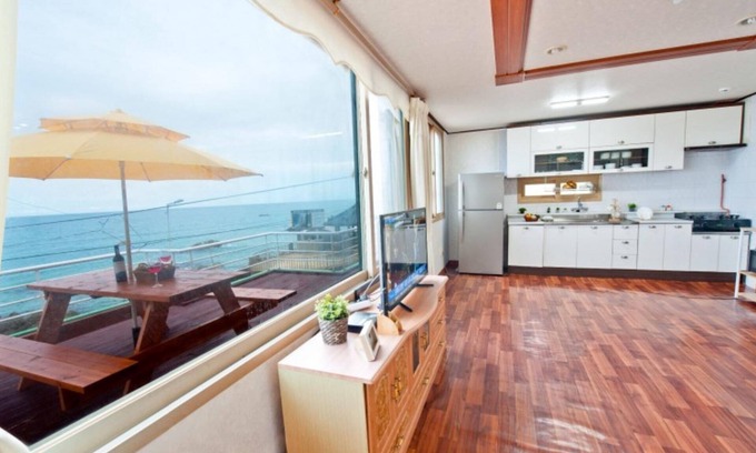 Uljin House | Eco-Friendly Retreat at Uljin Saeparanggil Pension