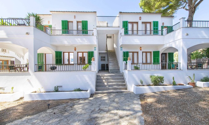 Cala Ratjada Apartment | Ullastre: Family-Friendly Getaway with Terrace & Spa