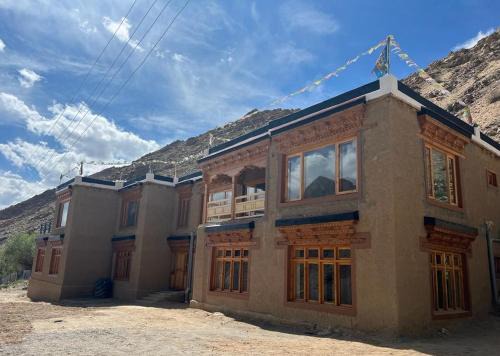 Tingmosgang House | Welcoming Ulley Lodge: Pet-Friendly Stay with Breakfast