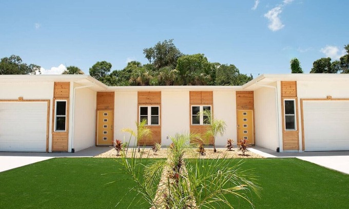 Florida Shores House | Beachfront Retreat with Kitchen and Top Guest Ratings