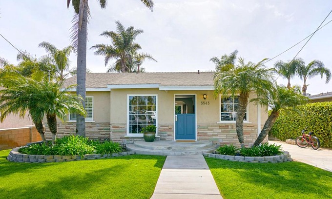 Carlsbad House | Beachside Bungalow with Huge Backyard & Breakfast Included