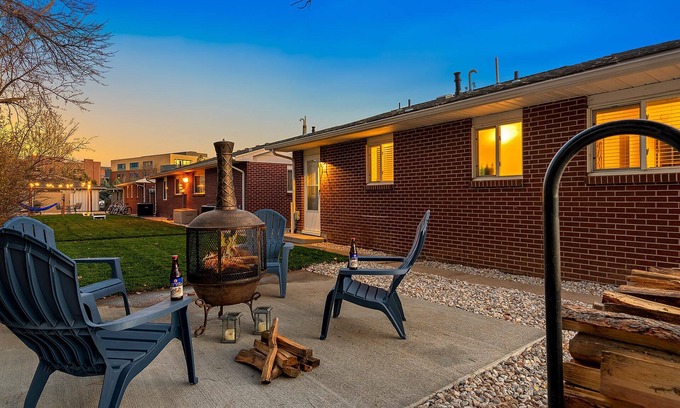 University Acres Condo | Pet-Friendly Ultimate Chill Zone with BBQ & Bikes Awaits!