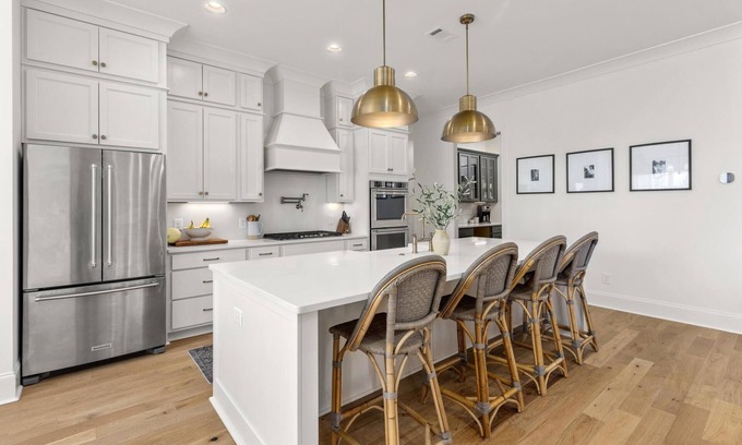Auburn House | Ultimate Game Day House with Outdoor Grill & King Suite