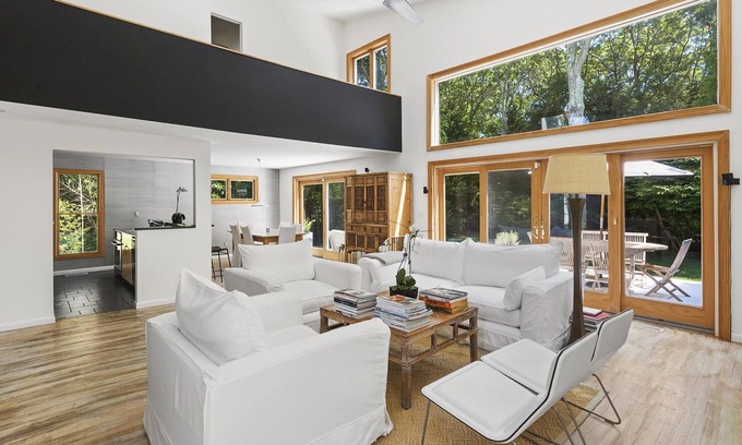 East Hampton House | Gorgeous East Hampton Modern Home with Pool & Breakfast