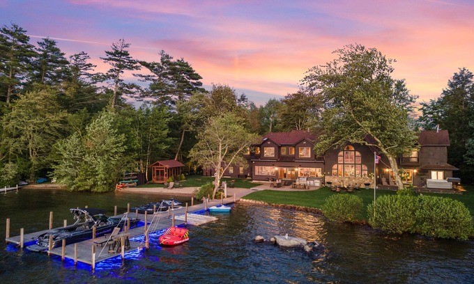 Moultonborough House | Unforgettable Lakefront Retreat at Lake Winnipesaukee