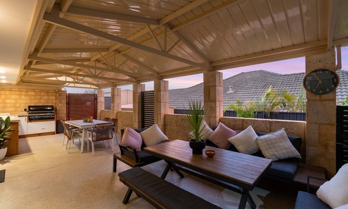 Kinross House | Indulge in Luxury with Heated Pool and Cinema Room