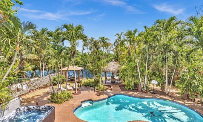 Fort Lauderdale Resort | Magical Waterfront Family Resort with Private Pool & Spa