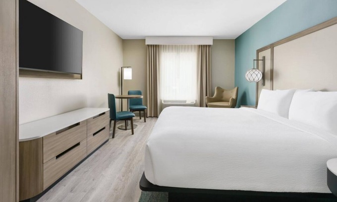 Marathon Hotel | Relaxing Marathon Key Getaway with Oceanfront Pool & Breakfast