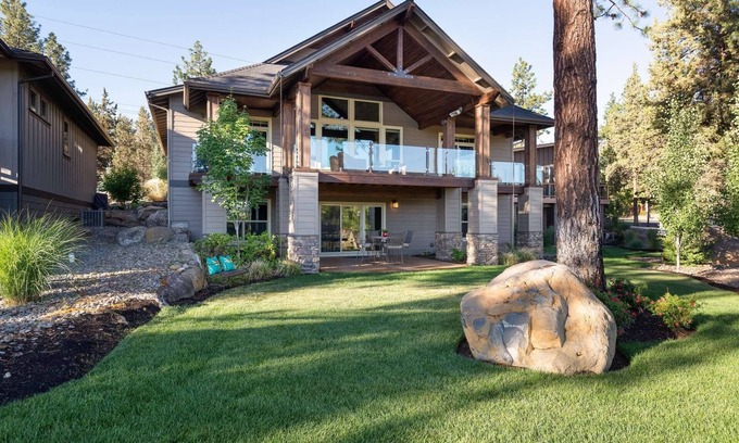 Southern Crossing House | Ultimate River House: 10/10 Rated Near Bachelor & Dining