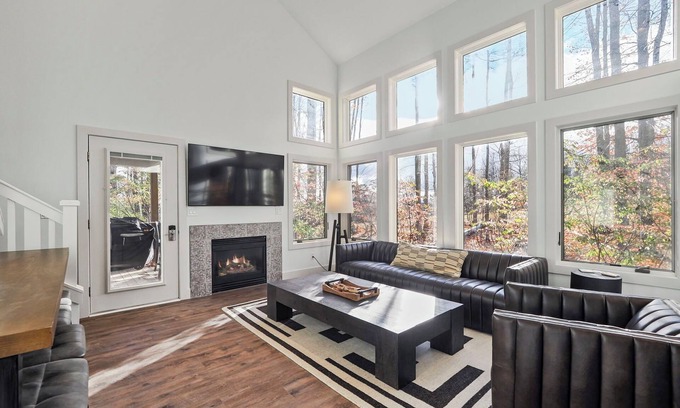 Boyne Falls Condo | Convenient Ski in, Ski Out Condo #762 with Pool & Breakfast