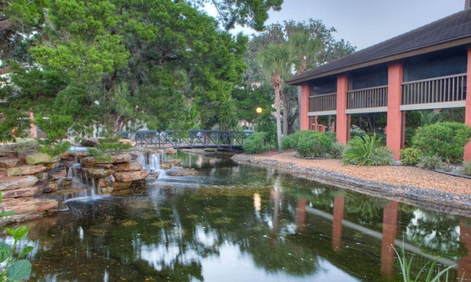 Palm Coast Hotel | Ultimate Vacation Retreat with Pool, Kitchen & Spa Access