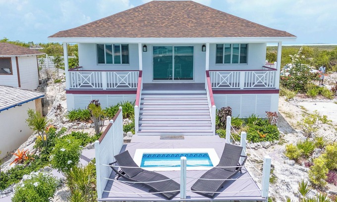 Great Exuma Villa | Unforgettable Getaway at BLU with Oceanfront Amenities