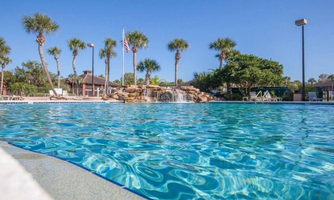 Palm Coast Hotel | Ideal Getaway with Pool, Spa & Kitchen Near Hammock Beach