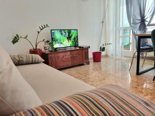 Servola-Chiarbola-Valmaura-Borgo San Sergio Apartment | Elevated Getaway with Parking and Family-Friendly Perks