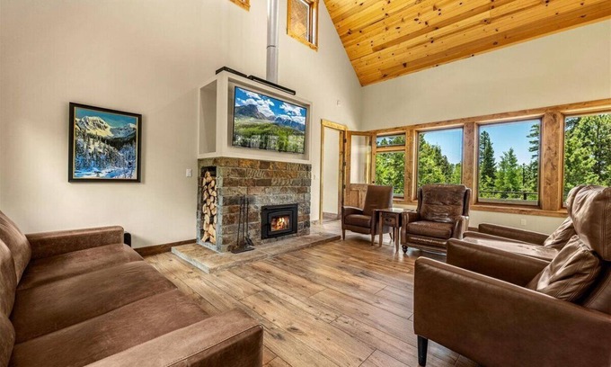 Columbine Lake House | Eco-Friendly Modern Mountain Retreat - Pets Welcome