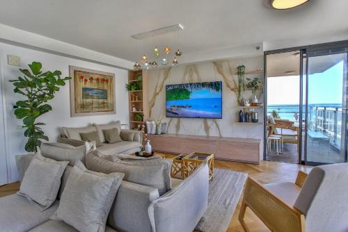 Kerem HaTeimanim Apartment | Exclusive 3BR Beach Apartment with Oceanfront Views
