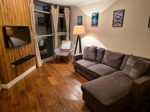 Cardiff City Centre Apartment | Elegant City Centre 2-Bed Apartment with Free Parking