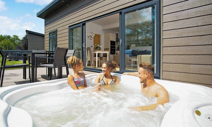 Aysgarth Ski Chalet | Spacious Lodge with Spa, Breakfast & Family-Friendly Amenities