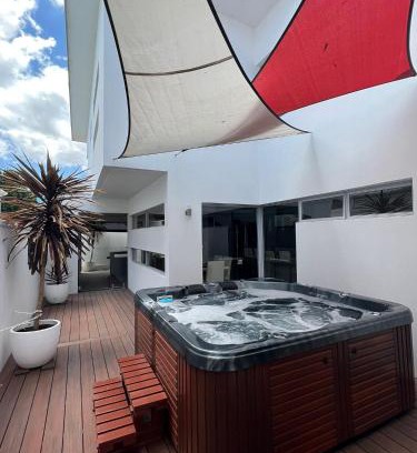 Beaconsfield House | Stylish Oceanfront Escape in Fremantle Area - 4 Star Rated