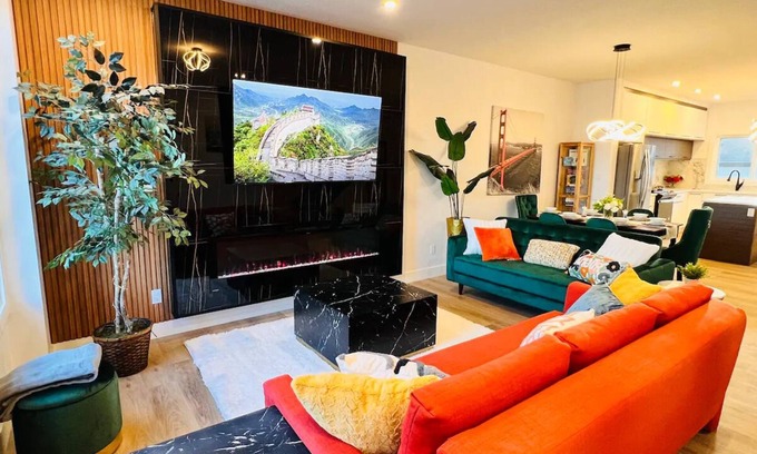 Edmonton House | Modern Downtown River Valley Home - Top-Rated & Family-Friendly