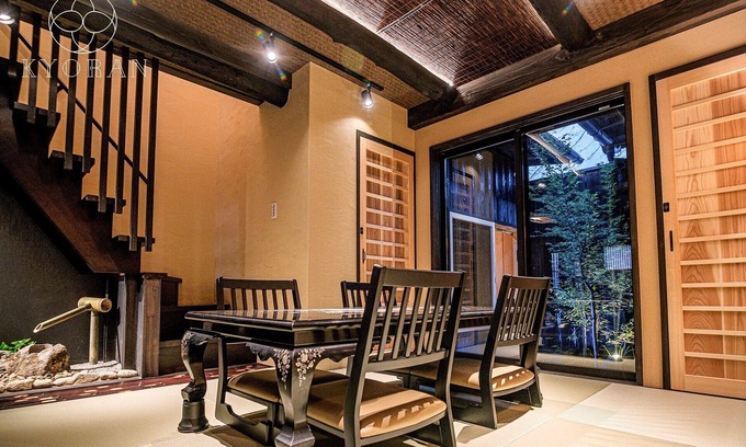 Higashiyama House | Umenomiya Town: 7-Min Walk to Gion with Kitchen & Breakfast