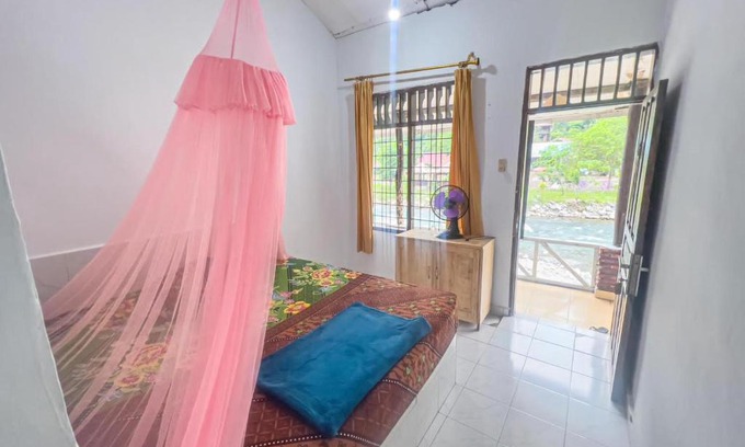 Bukit Lawang Hotel | Cozy Umi Yuki Guesthouse with Jungle Tours & Family-Friendly Amenities