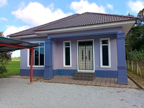 Kampung Lampu House | Family-Friendly Ummi's Homestay in Kuala Besut Awaits