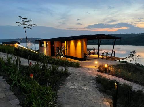 Rwamagana Cabin | Experience UMVA Muhazi: Beachfront Paradise & Ocean Views