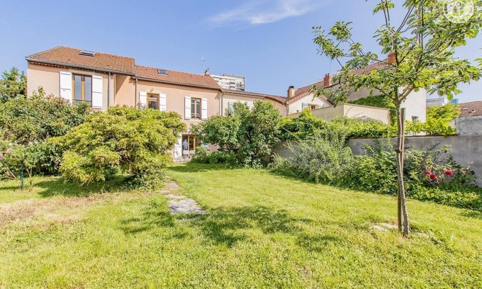 Chalon-sur-Saone Apartment | Experience Tranquility at Un Air de Campagne à la Ville