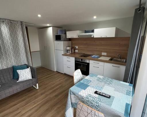 Francueil Apartment | Relaxing Independent Studio with Pet-Friendly Amenities