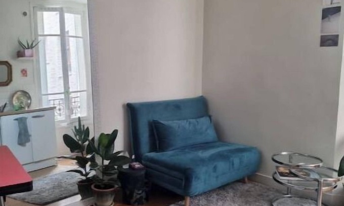 Python Duvernois Apartment | Cozy Retreat in the Heart of Parisian Countryside