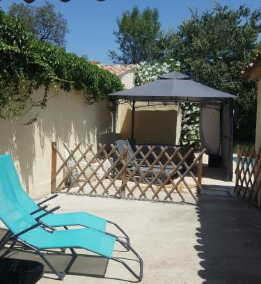 Villeneuve Apartment | Discover Un Coin en Provence: Oceanfront Pool Paradise