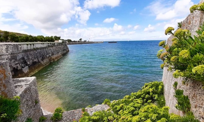 Saint-Martin-de-Re Apartment | Experience Blissful Moments in Saint-Martin with Ocean Views