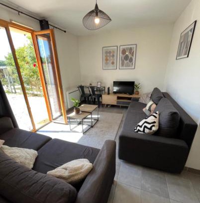 Cheptainville Apartment | Inviting Maison Cheptainville with Terrace and Green Views