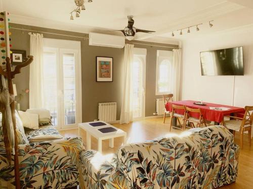El Gancho Apartment | Discover Comfort at La Casa de Ion - Central Location