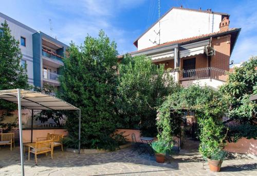 Crescenzago Apartment | Discover a Hidden Green Oasis in the City - 9/10 Rated