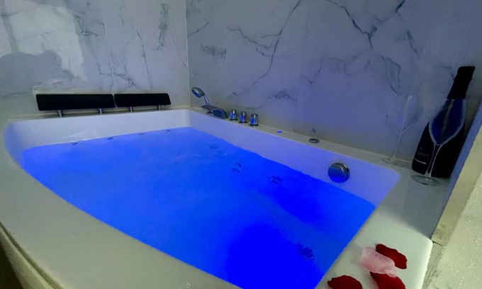Gare-Jouvenet Apartment | Relaxing Getaway with Hot Tub in Heart of Rouen