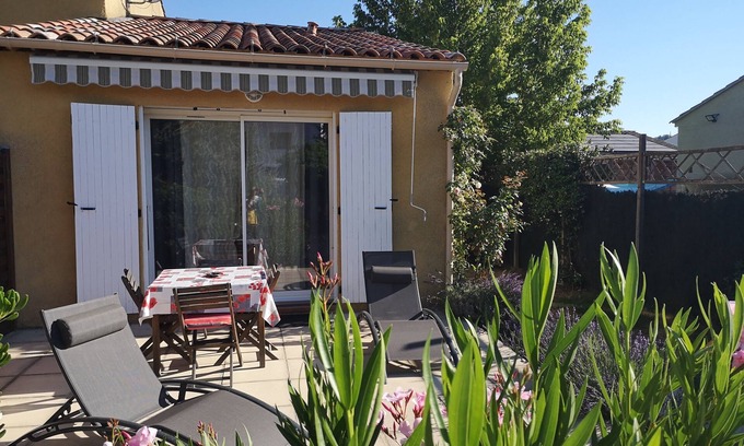 Greoux-les-Bains Cottage | Discover Un Jardin en Provence: Guest Rated 9.8 with Pool