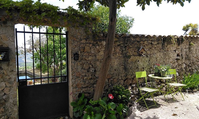 Saint-Jeannet Apartment | Top-Rated Family-Friendly Stay at Un Jardin Sous les Baous