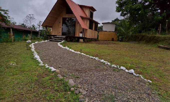 Bijagua Ski Chalet | Scenic Mountain Chalet with Garden, Spa & Pet-Friendly Bliss