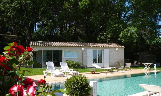 Eguilles House | Experience Un Lit en Provence with Ocean Views & Pool